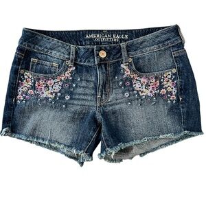 AMERICAN EAGLE Women’s Denim Shorties‎ Floral Embroidered Raw Hem Blue Wash 10
